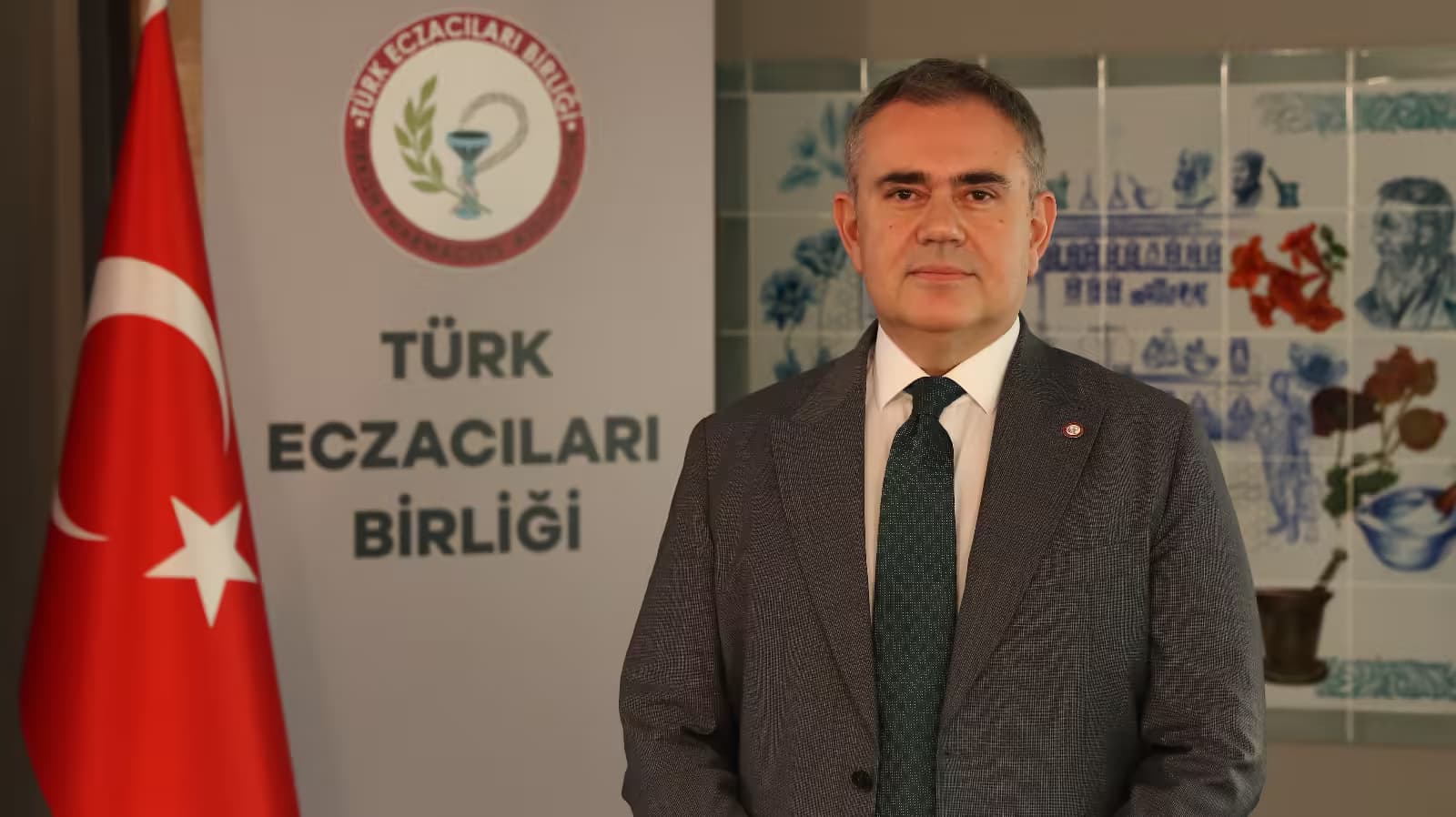 ULUSLARARASI ECZACILIK FEDERASYONUNUN 82 NCİ DÜNYA ECZACILIK KONGRESİNDE TÜRK ECZACILARI BİRLİĞİ BAŞKANI ECZ. ARMAN ÜNEY SUNUM YAPTI