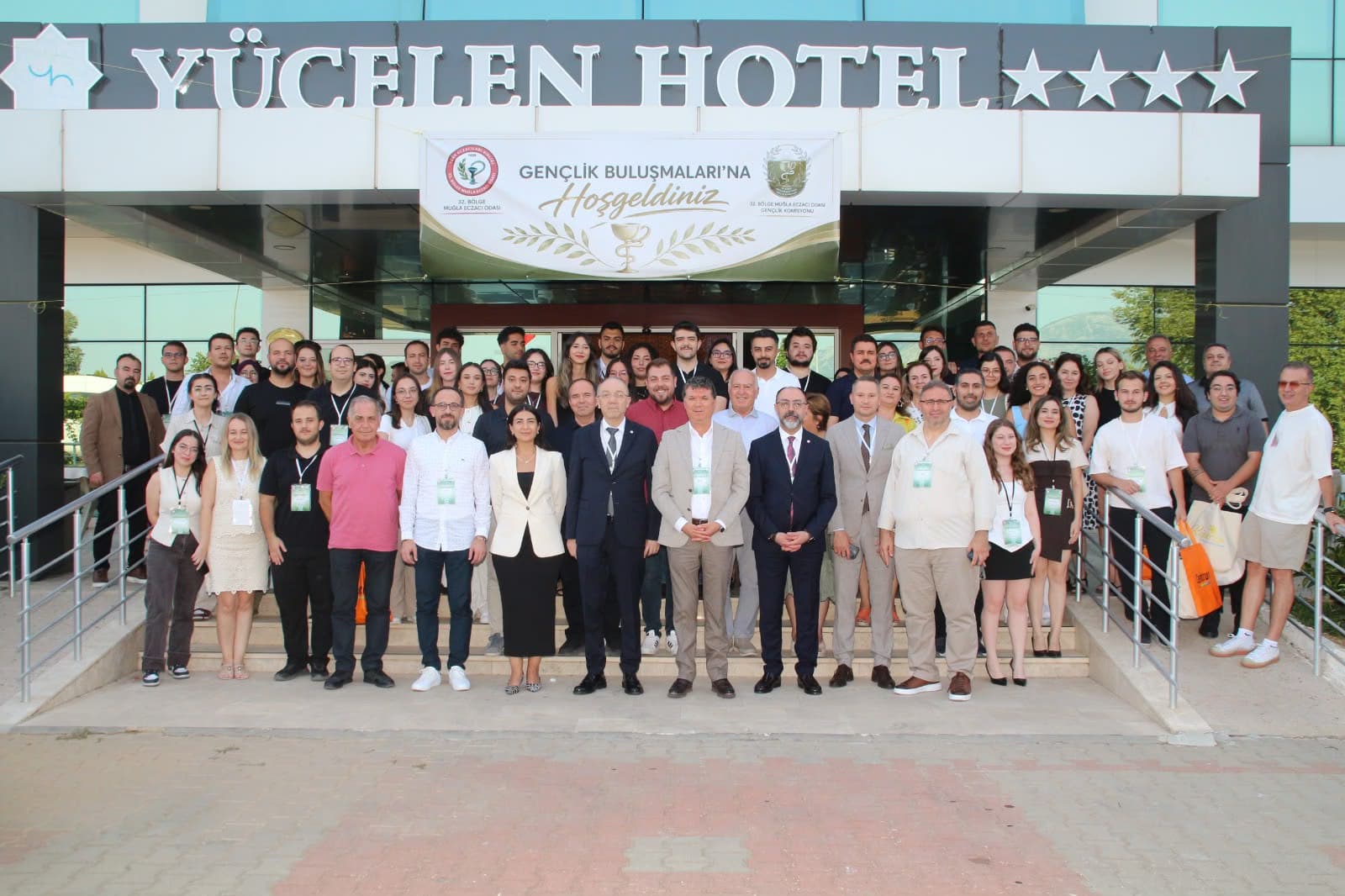 Genç Eczacılar Muğla’da Mesleğin Geleceğini Konuştu