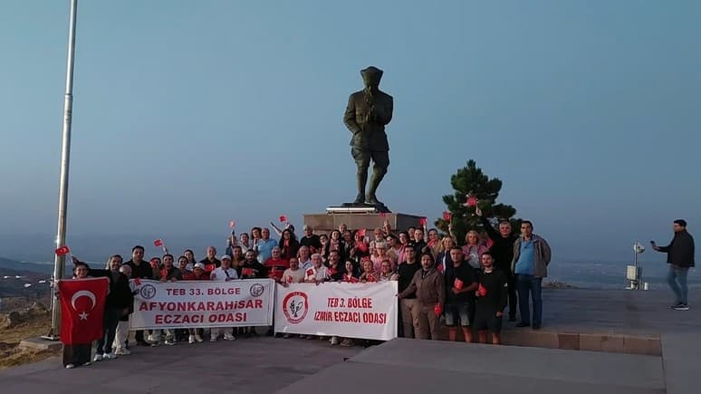 Eczacılar Zafer Yürüyüşü’nde Kocatepe’de Buluştu