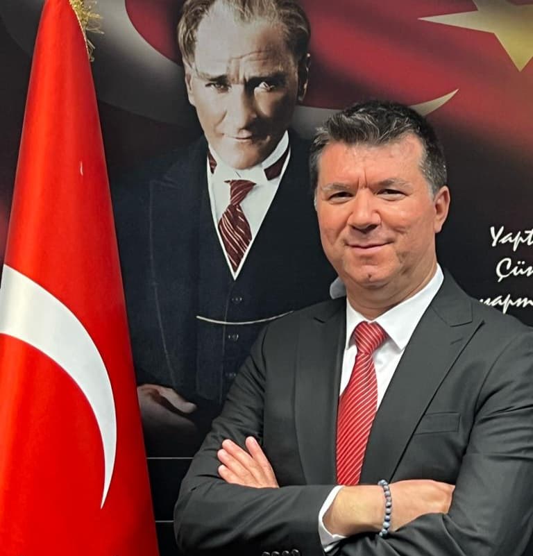 TOPLUM SAĞLIĞINA FAYDALI HİZMETLER YAPAN VE BUNDAN DA KEYİF ALAN BİR MESLEK GRUBU YARATMALIYIZ