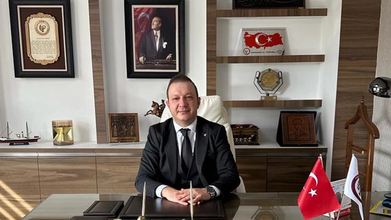 DEĞİŞEN DÜNYADA ECZACILAR SAĞLIK SİSTEMİNİN VAZGEÇİLMEZ BİR PARÇASI OLMAYA DEVAM EDECEK